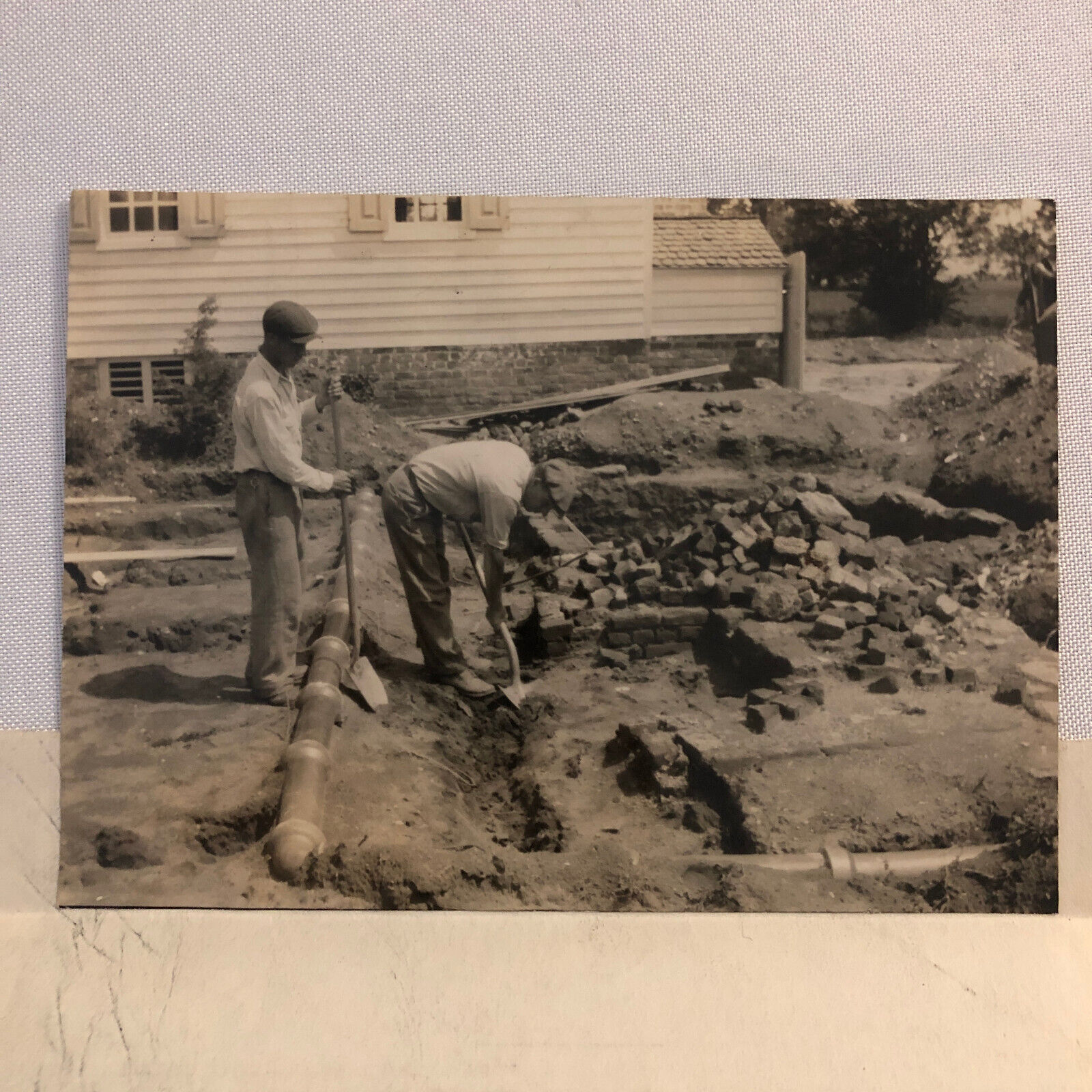 Press Photo Photograph Excavation of Yorktown Tavern Artifacts Virginia