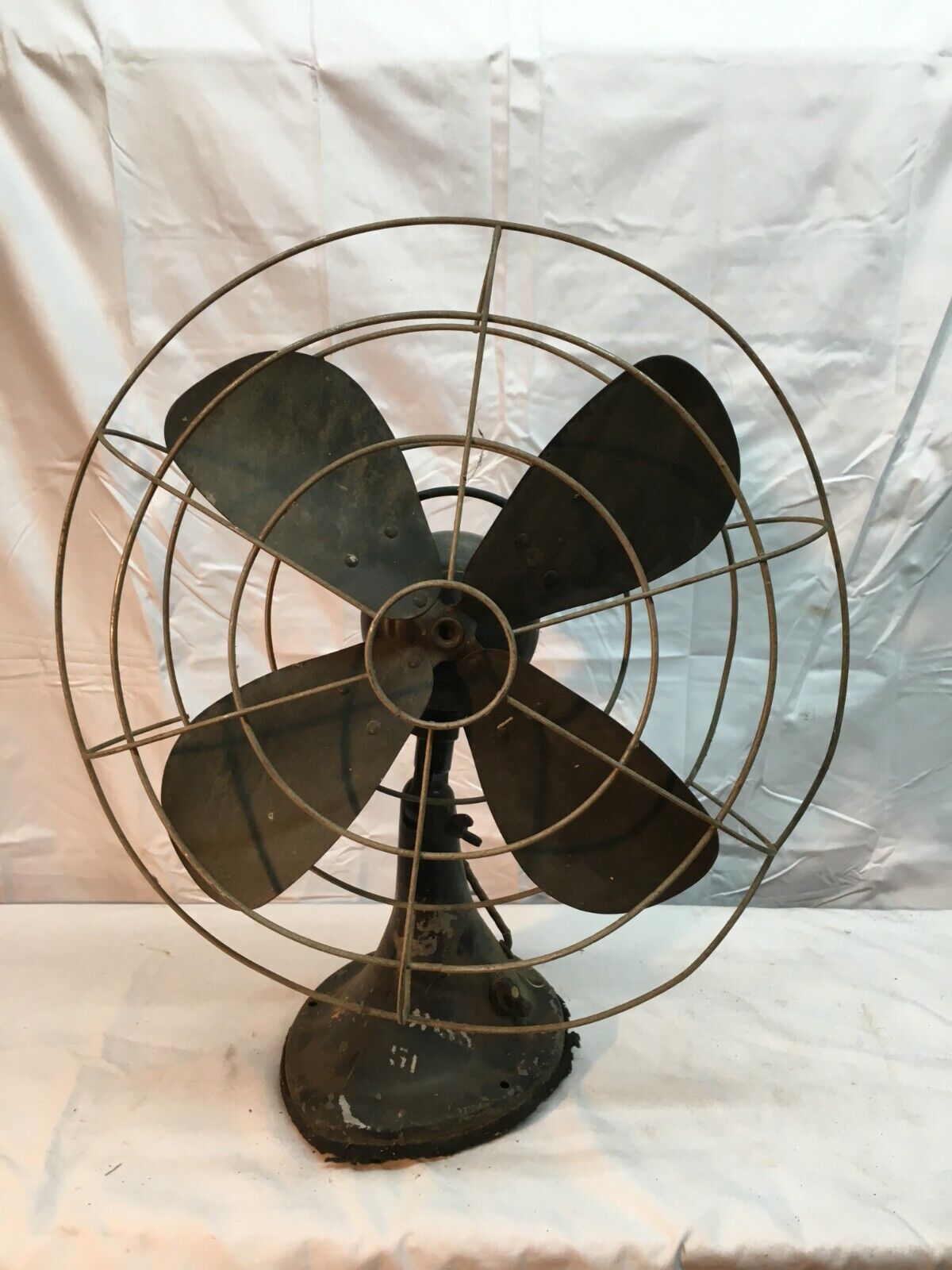 Vintage 3speed Hunter Fan with wire cage 18in Working