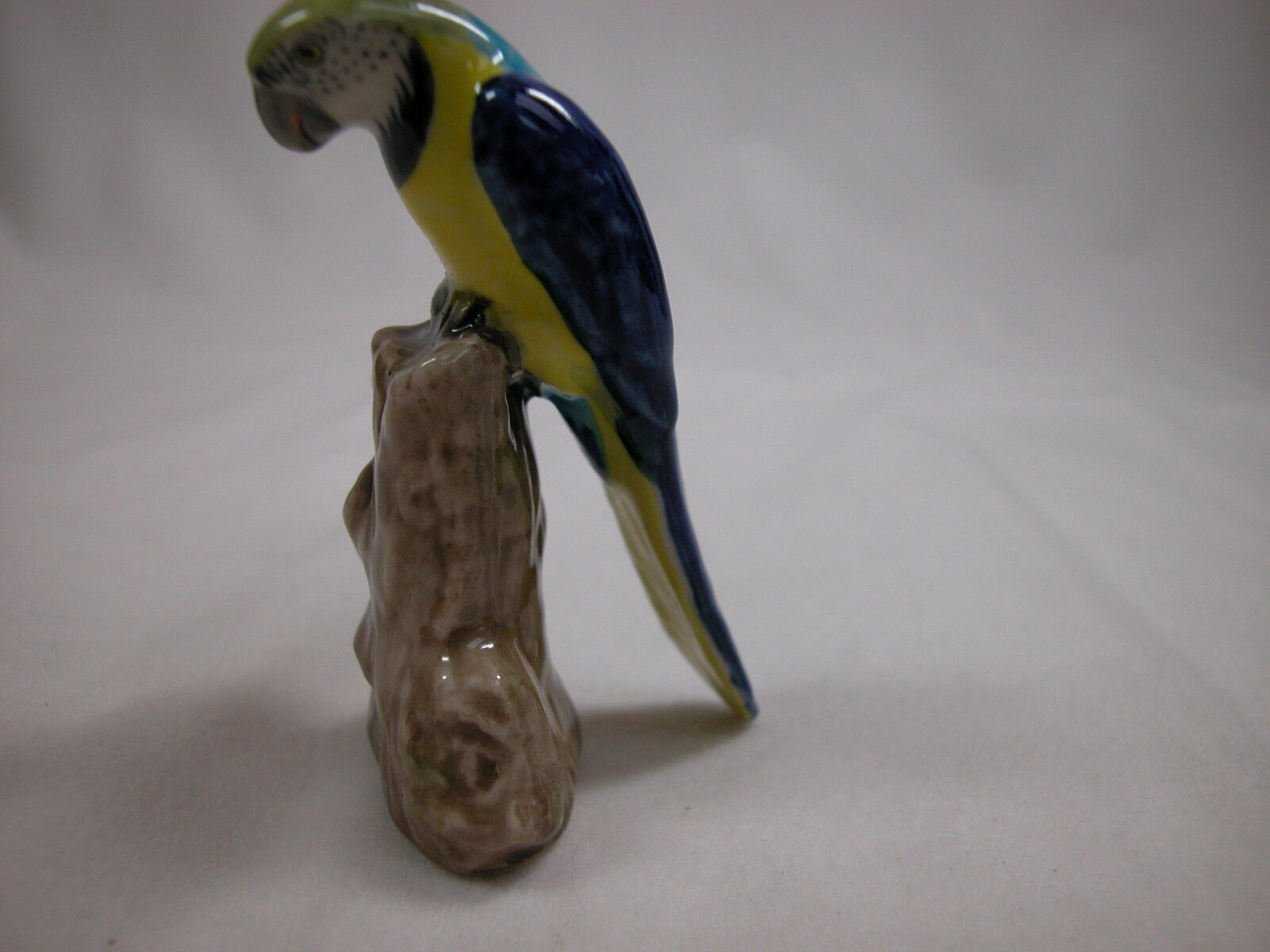 Closeout Porcelain Miniature Animal Jungle Wild Life Macaw #706