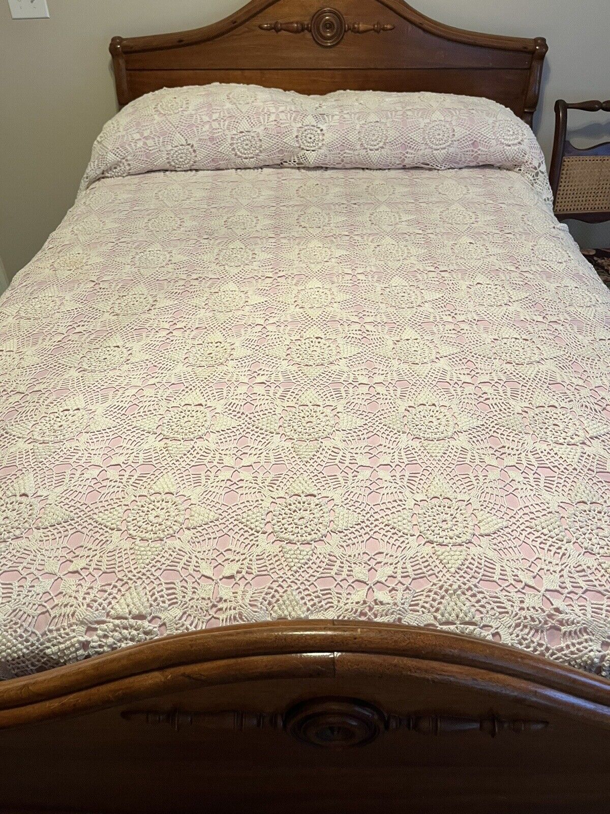 Antique Handmade VTG 50’s Crocheted Bed Spread Coverlet Star Floral Design