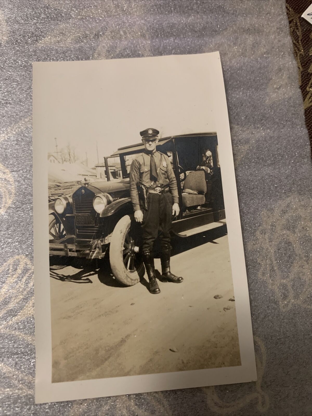 1900’s Black & White Picture Police Officer In Uniform Antique Car Estate Find 