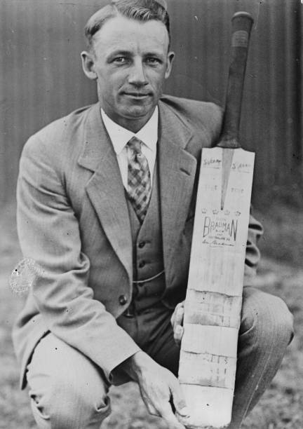 Australian batsman Don Bradman holding a cricket bat 1930 OLD PHOTO