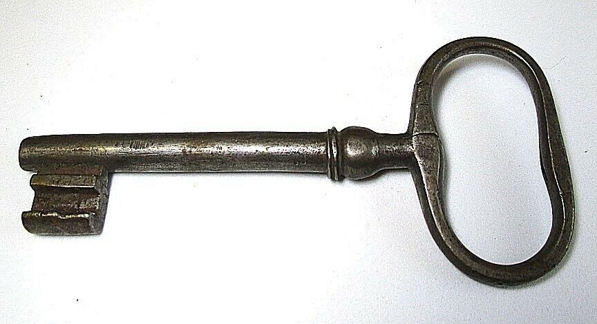 Antique Steel 3 Finger Oval Key 3.64 oz 5 1/5”    lot 35w3