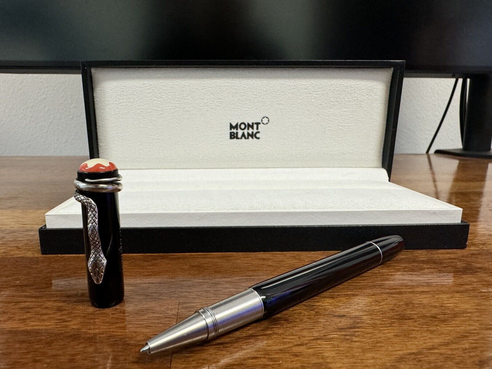Montblanc Heritage Collection Rouge Et Noir Rollerball Snake Pen 114723