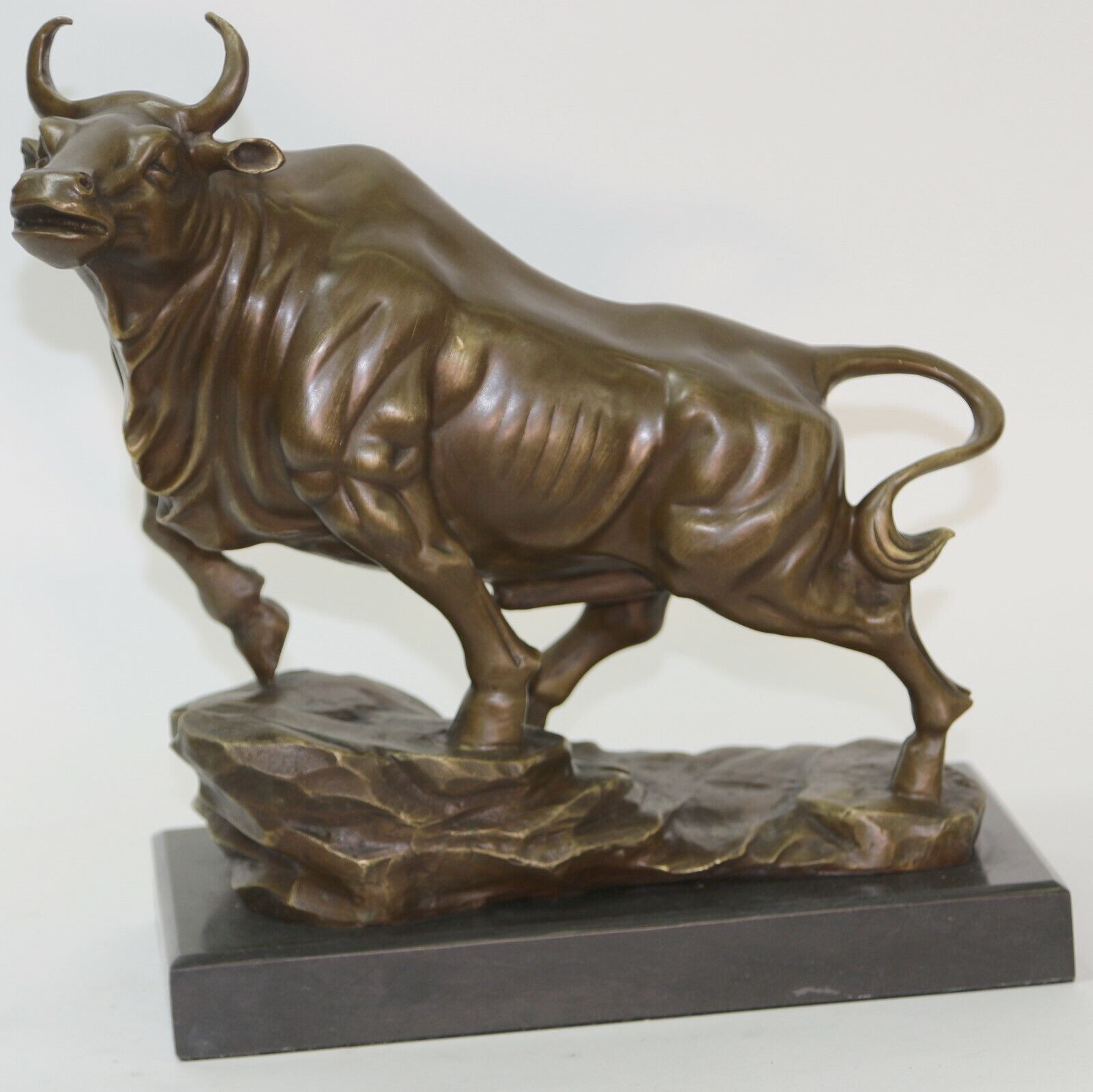 Western European Style Pure Bronze Copper Bull Wild OX Art Deco Statue Sculpture