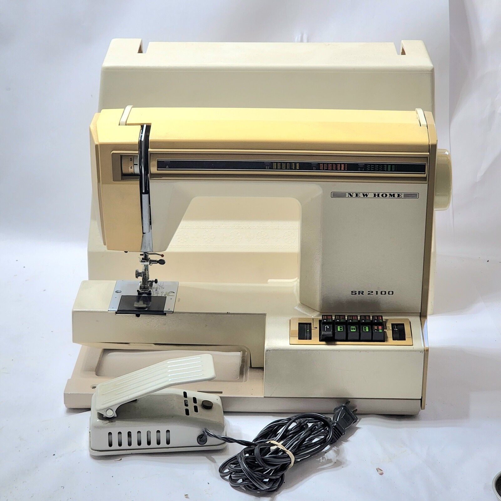 New Home Sewing Machine SR2100 With controller and case ,made in Japan.