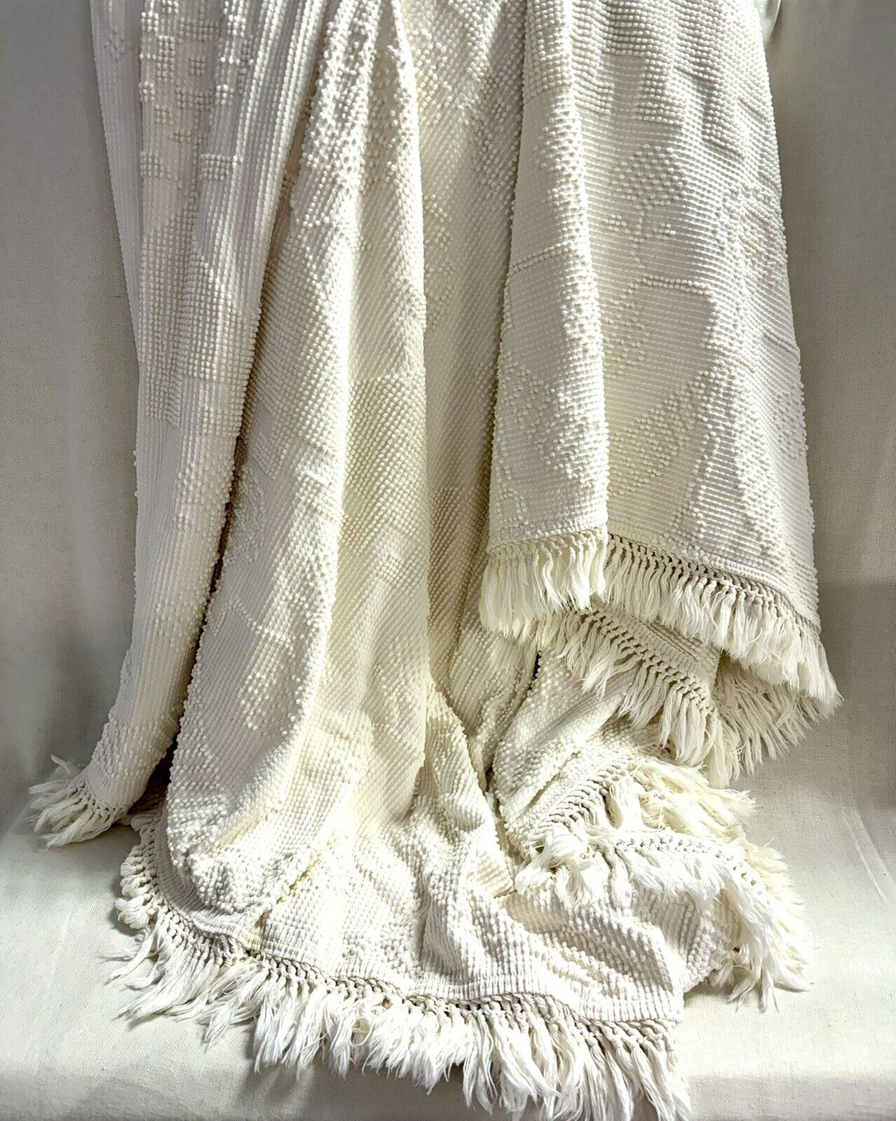 Vintage Estate Item White Cotton Nubby Chenille Style Queen Bedspread