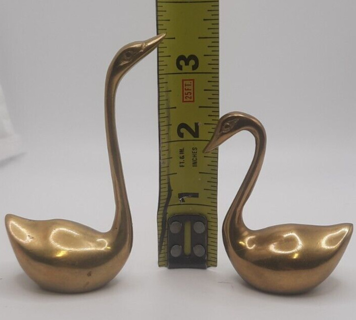 Vintage MCM Pair Miniature Brass Swans 2.5” & 3.5”