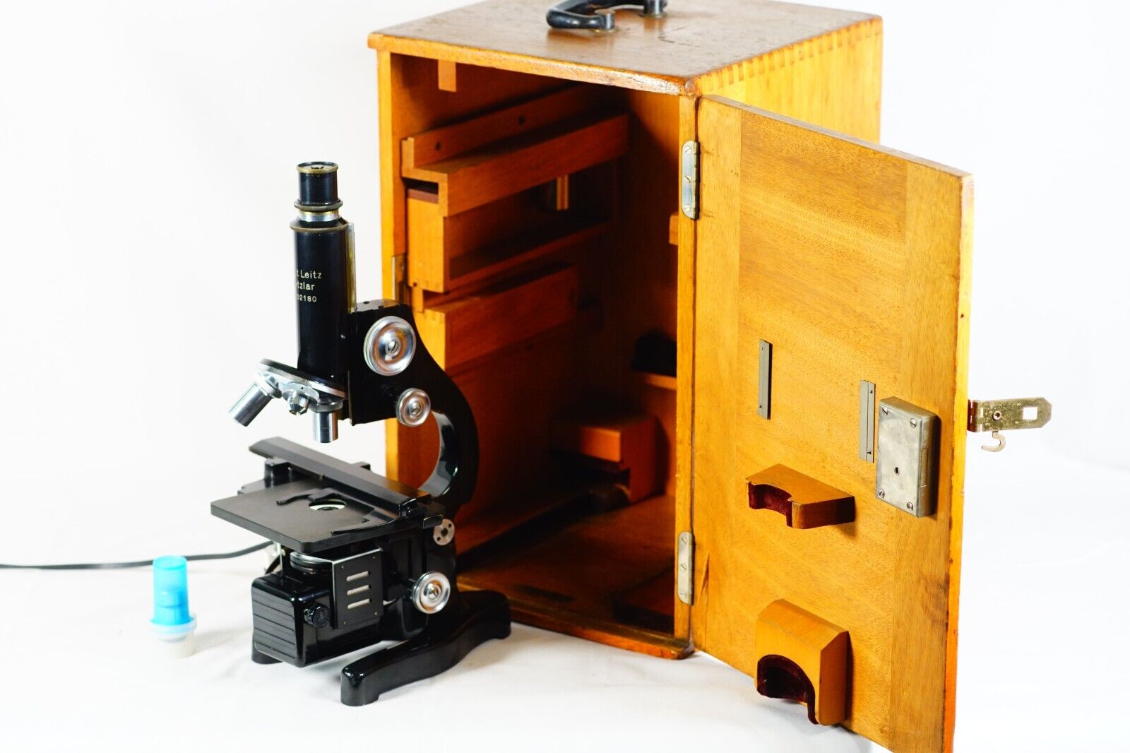 Vintage Ernst Leitz Wetzlar Vintage German Microscope N0. 302180