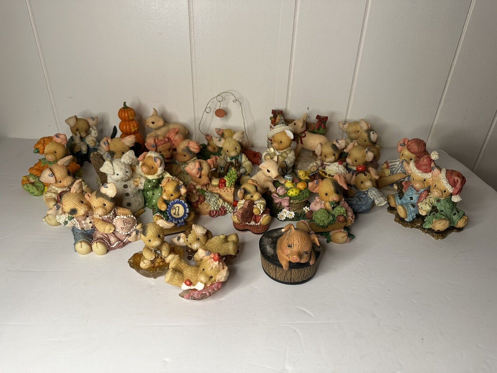 Enesco This Little Piggy Figurine Collection Sow Are Things With You-26 Figures