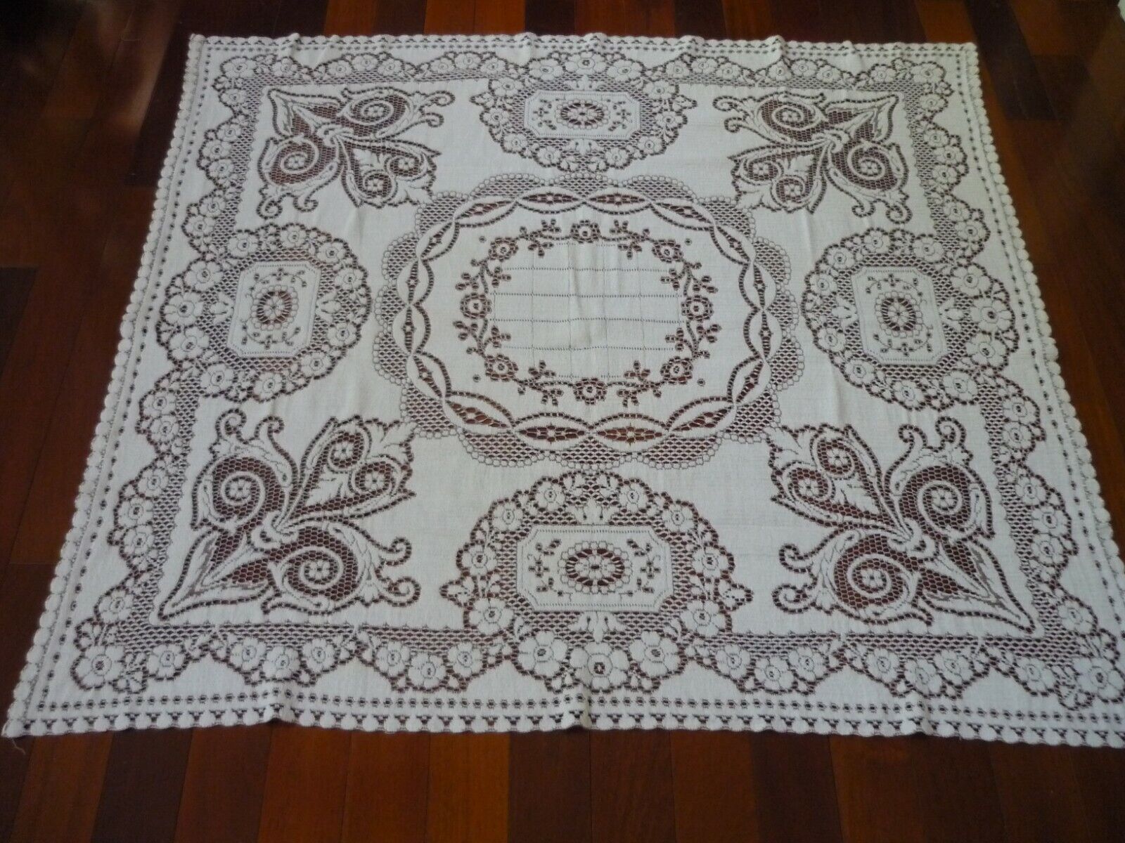 Cream & Brown Needlework Tablecloth 46\