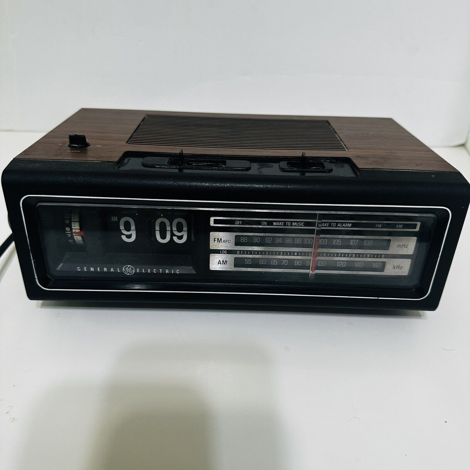 Vintage General Electric Flip Clock Radio Alarm Clock Working 1984