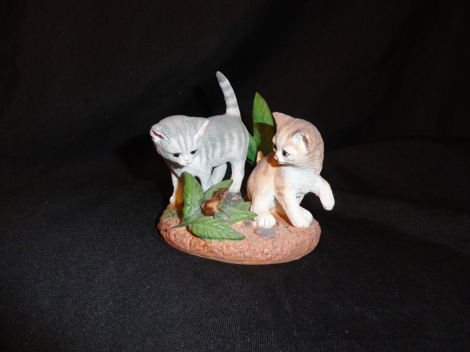 Lenox Cats Figurine Curiosity  4 1/2 x 3 1/2\