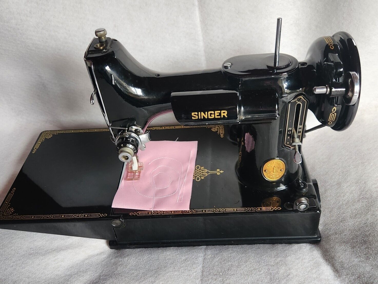 1948 SINGER FEATHERWEIGHT Sewing Machine #221 with Case