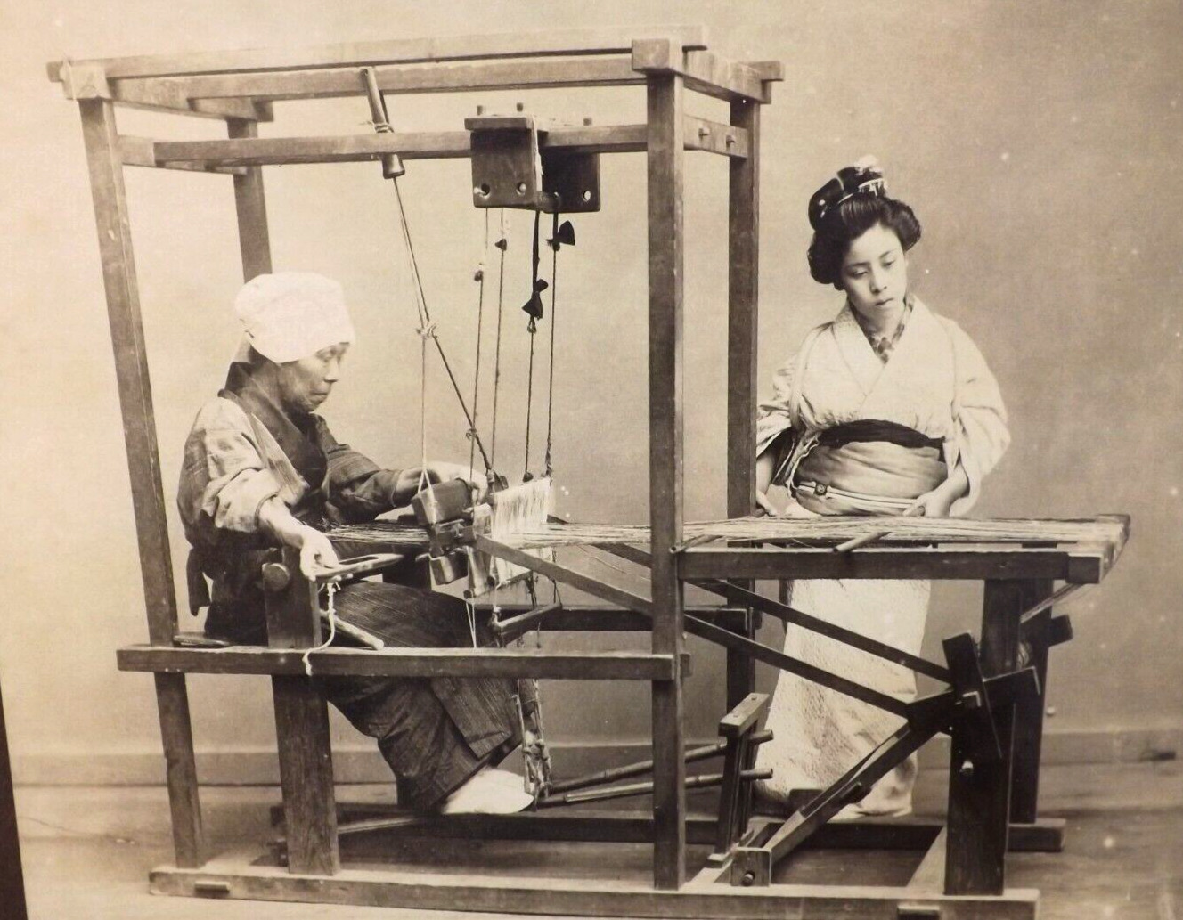 1900s ANTIQUE PHOTO LADIES WEAVING SILK LOOM JAPAN PHILADELPHIA MUSEUMS MATTED