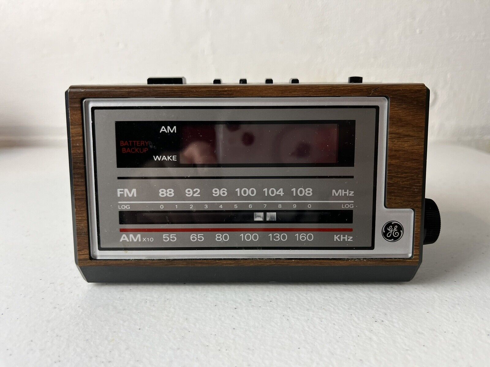 Vintage 1975 GE General Electric (7-4601A) Alarm Clock Radio AM FM Faux Wood