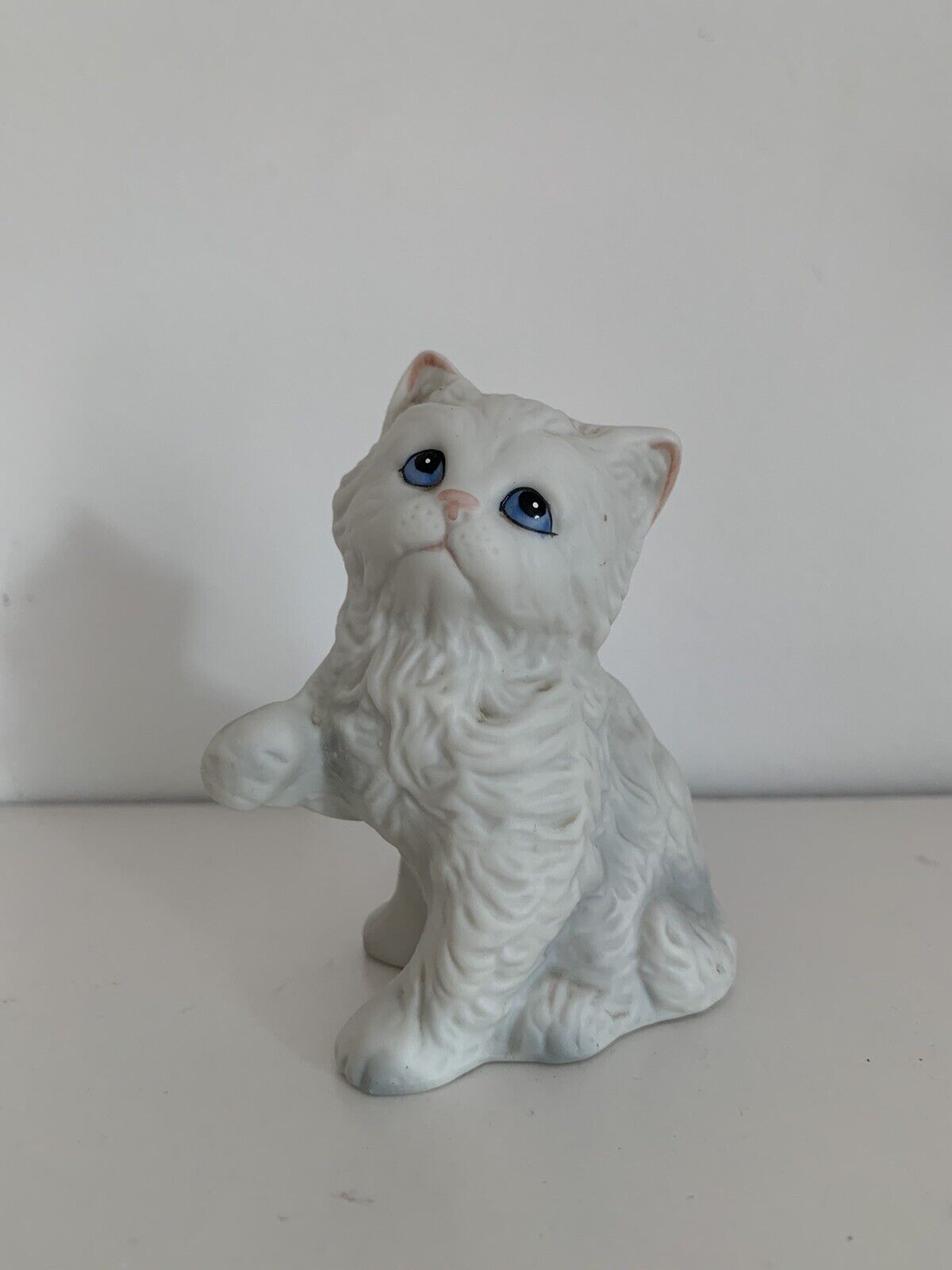 Homco Persian Cat Figurine Kitty Kitten White Porcelain Blue Eyes with Label EUC