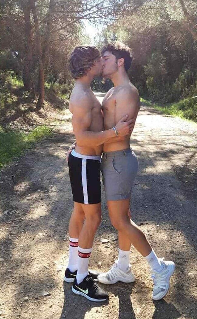 Shirtless Male Muscle Jock Romantic Gay Interest Kissing Couple PHOTO 4X6 B1292