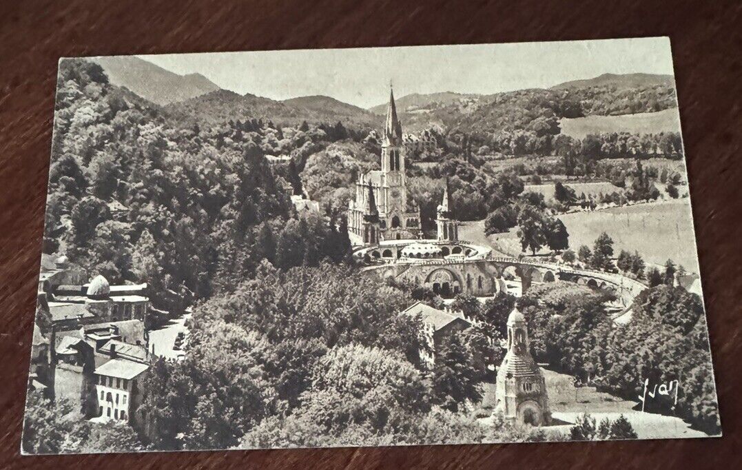 Vintage Unused Postcard Lourdes France Basilica & Inter-Allied War Memorial