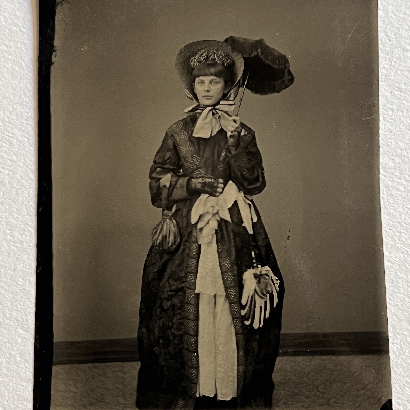Antique Tintype Photograph Very Beautiful & Fashionable Fancy Young Woman