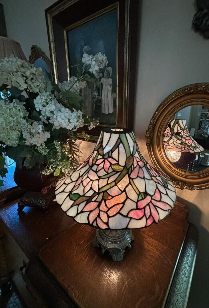 VINTAGE ~TIFFANY STYLE STAINED GLASS FLORAL TULIP TORCHIERE / LAMP SHADE ONLY