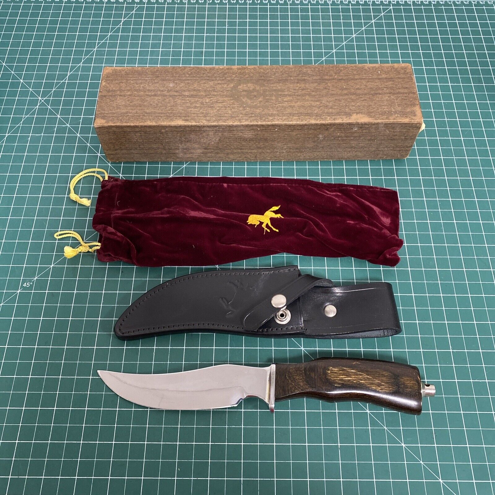 Vintage Rare Colt Plainsman Hunting Knife U1031 fixed blade Sheffield A1