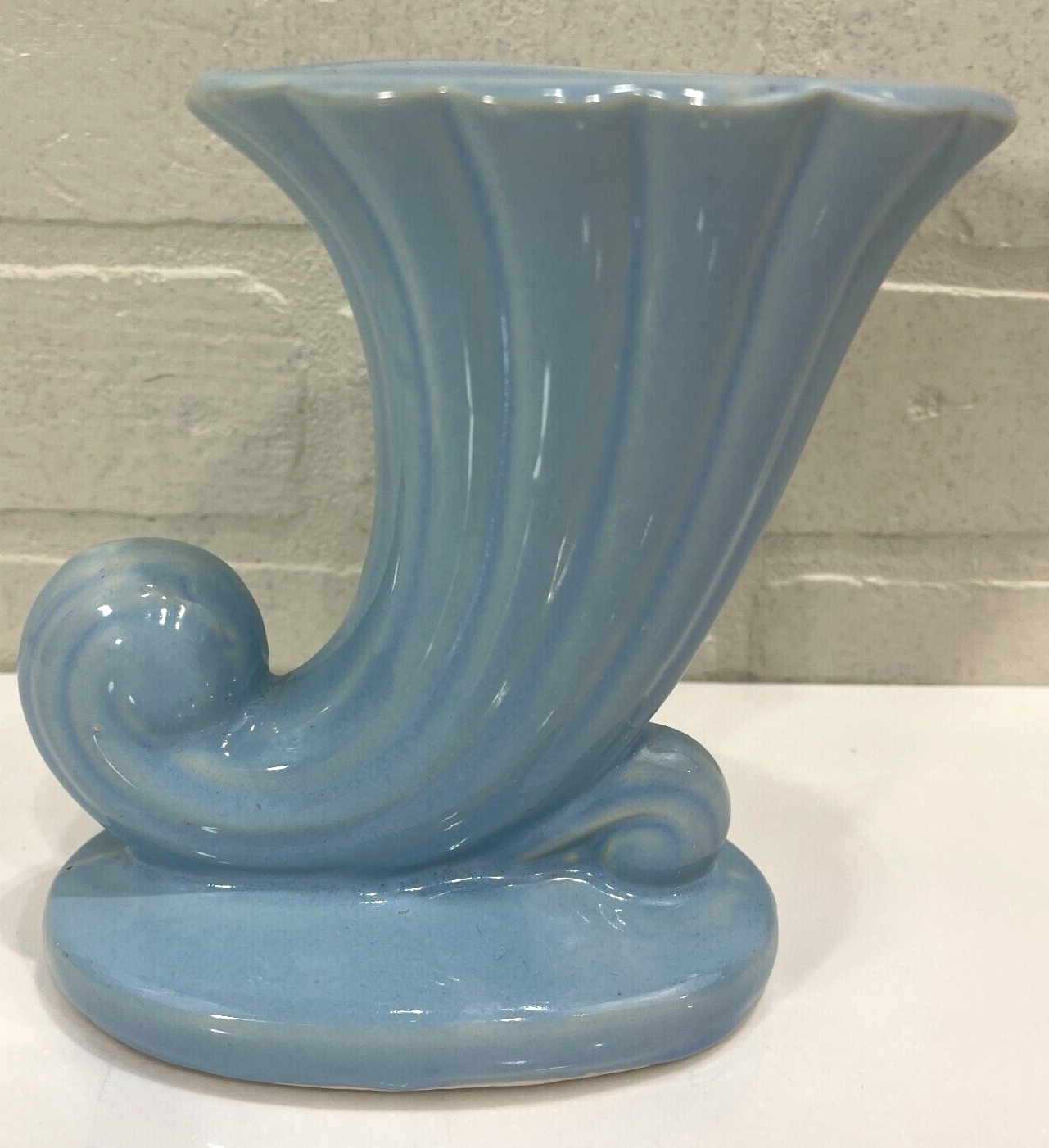 1940\'s USA Shawnee Pottery Cornucopia Blue Vase Ribbed Excellent Condition 7.5\
