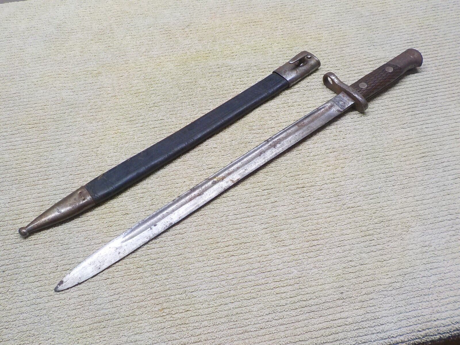 Spanish Model 1893 Long BAYONET and Leather SCABBARD