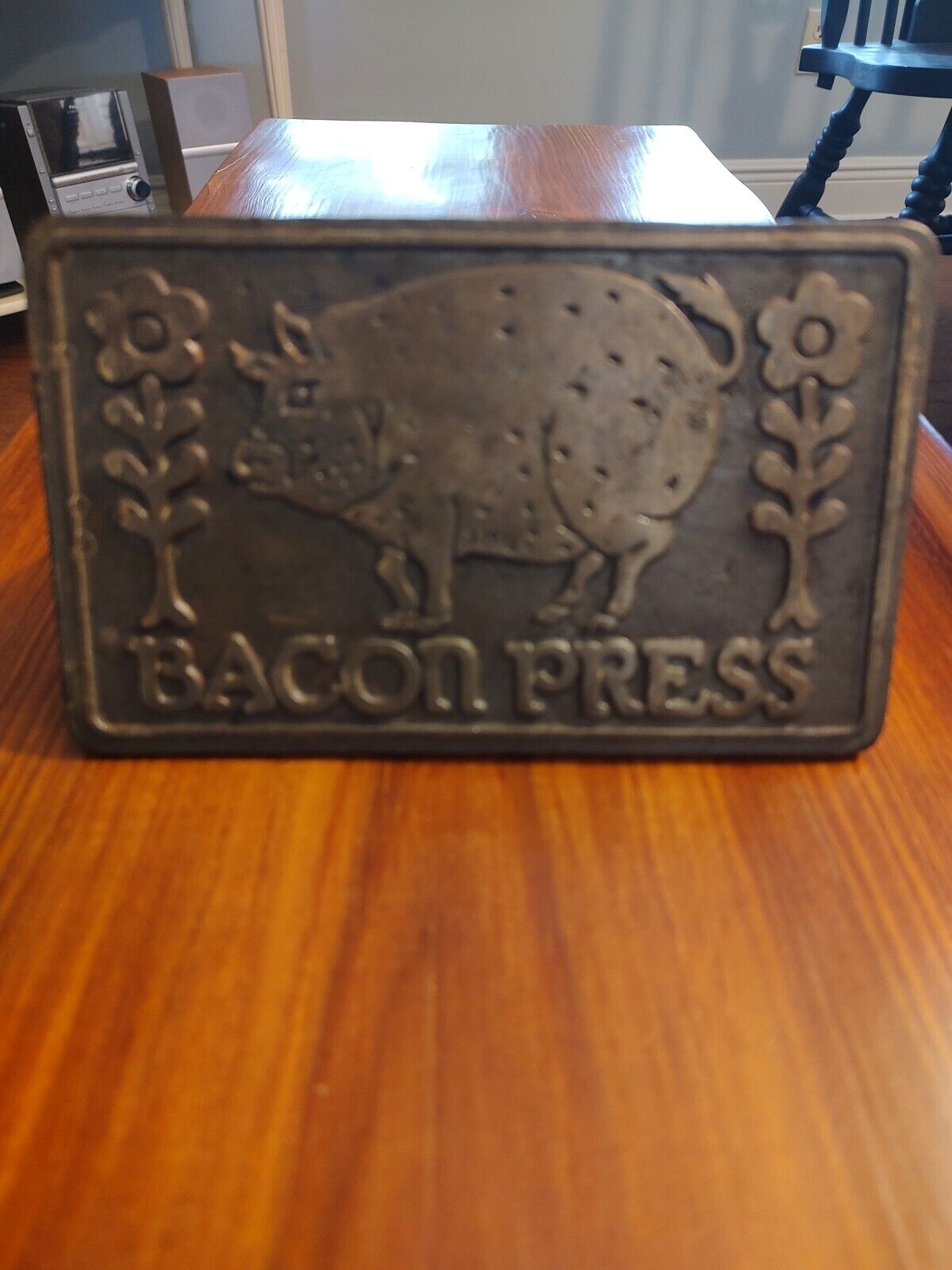 bacon press cast iron pig