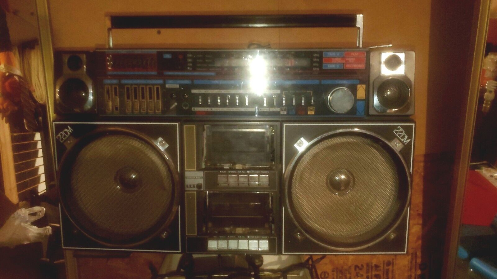 Lloyd\'s Boombox Radio Stereo Vintage 1980s
