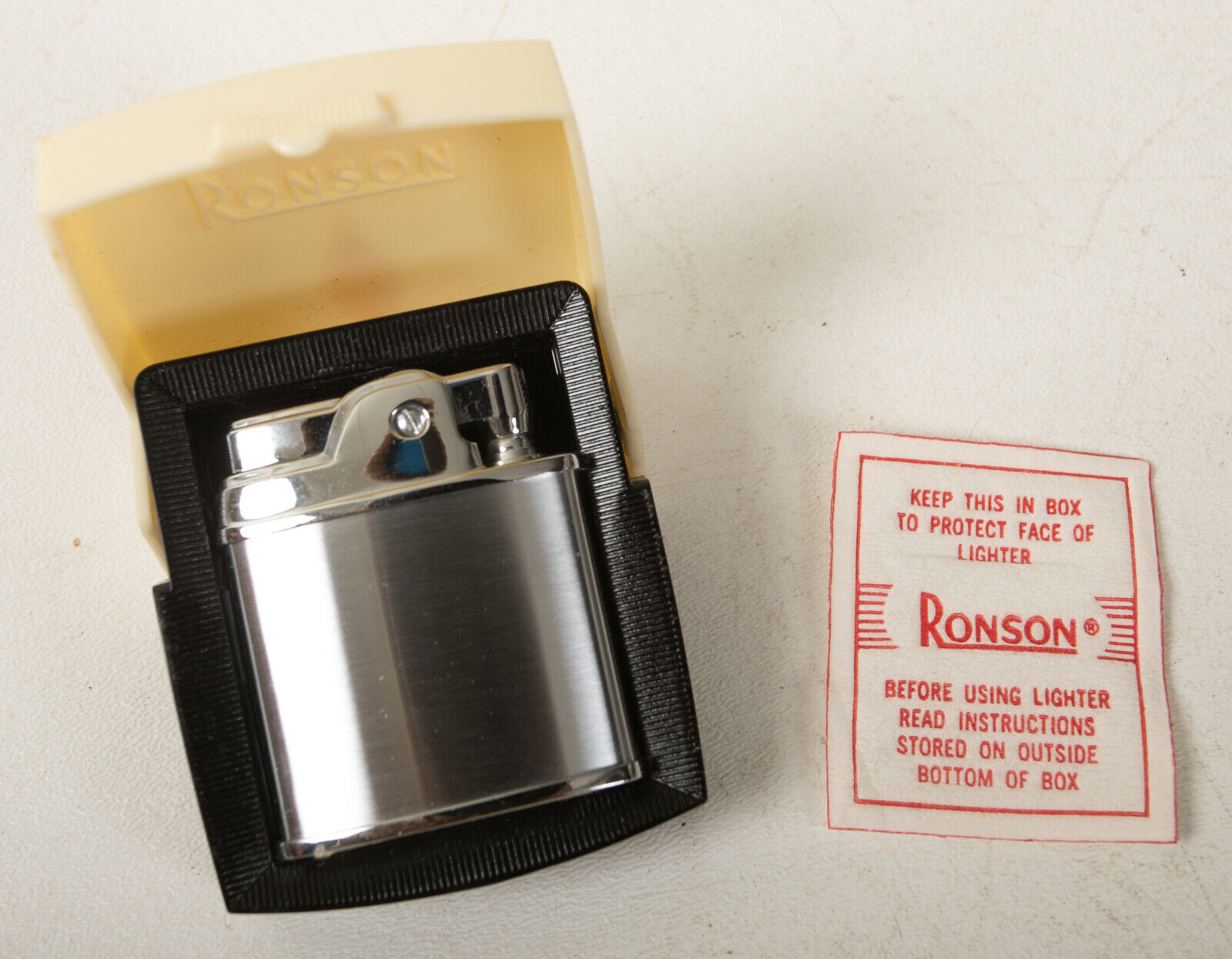 Ronson Lighter (R3C) Never Fired (JSF6) Original Box Excellent Condition Silver