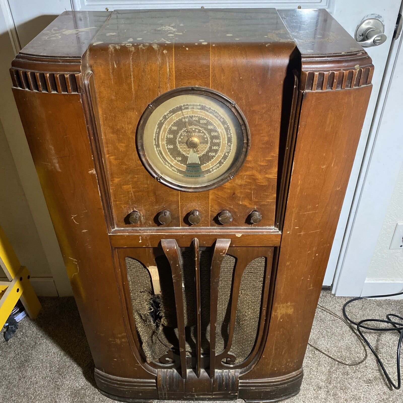 1937 Sears  Silvertone 4590 Console Tube Radio, Nice Piece to restore.Powers On