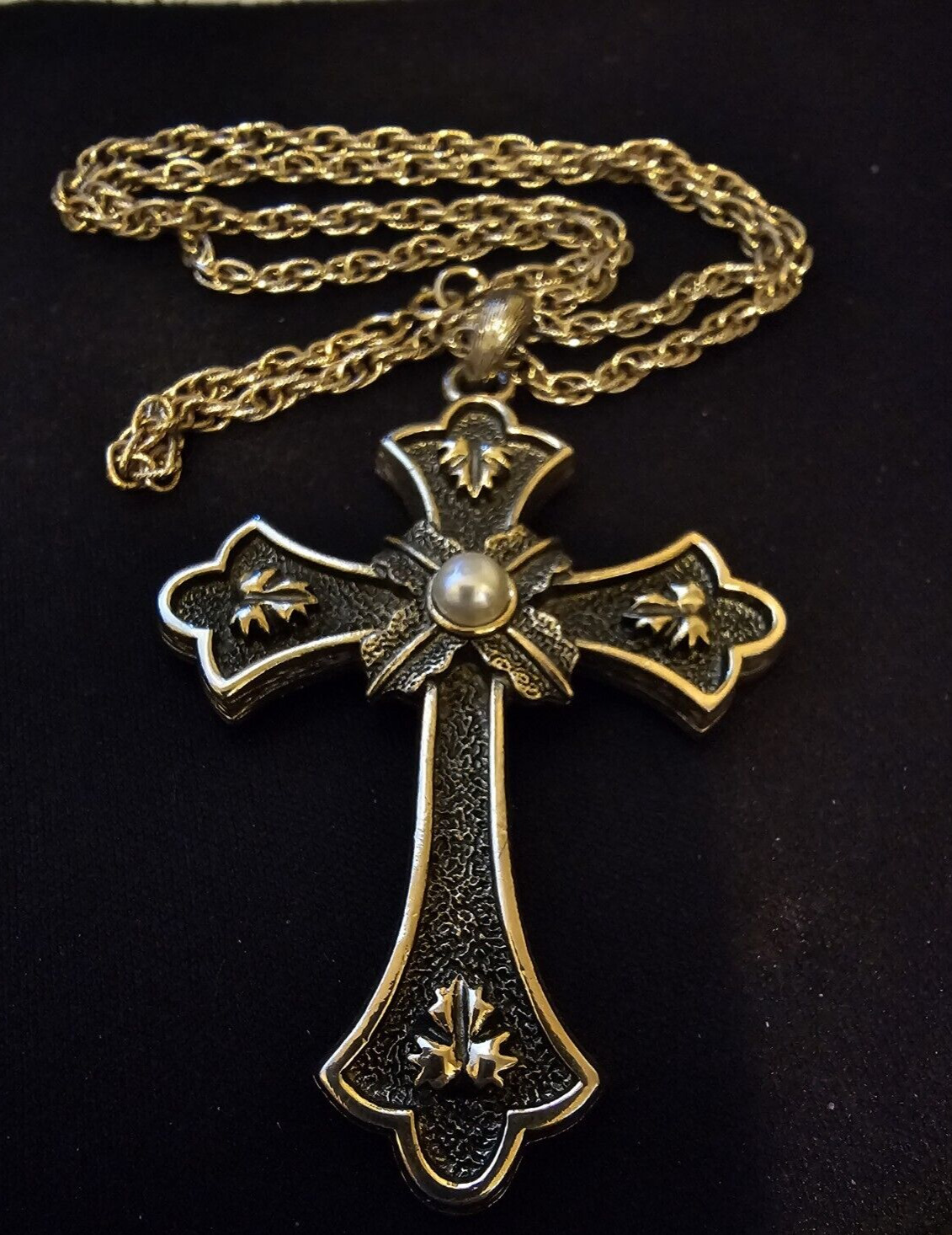Vintage / Limited Edition Sarah Coventry Cross Pendant (1975) Collectable