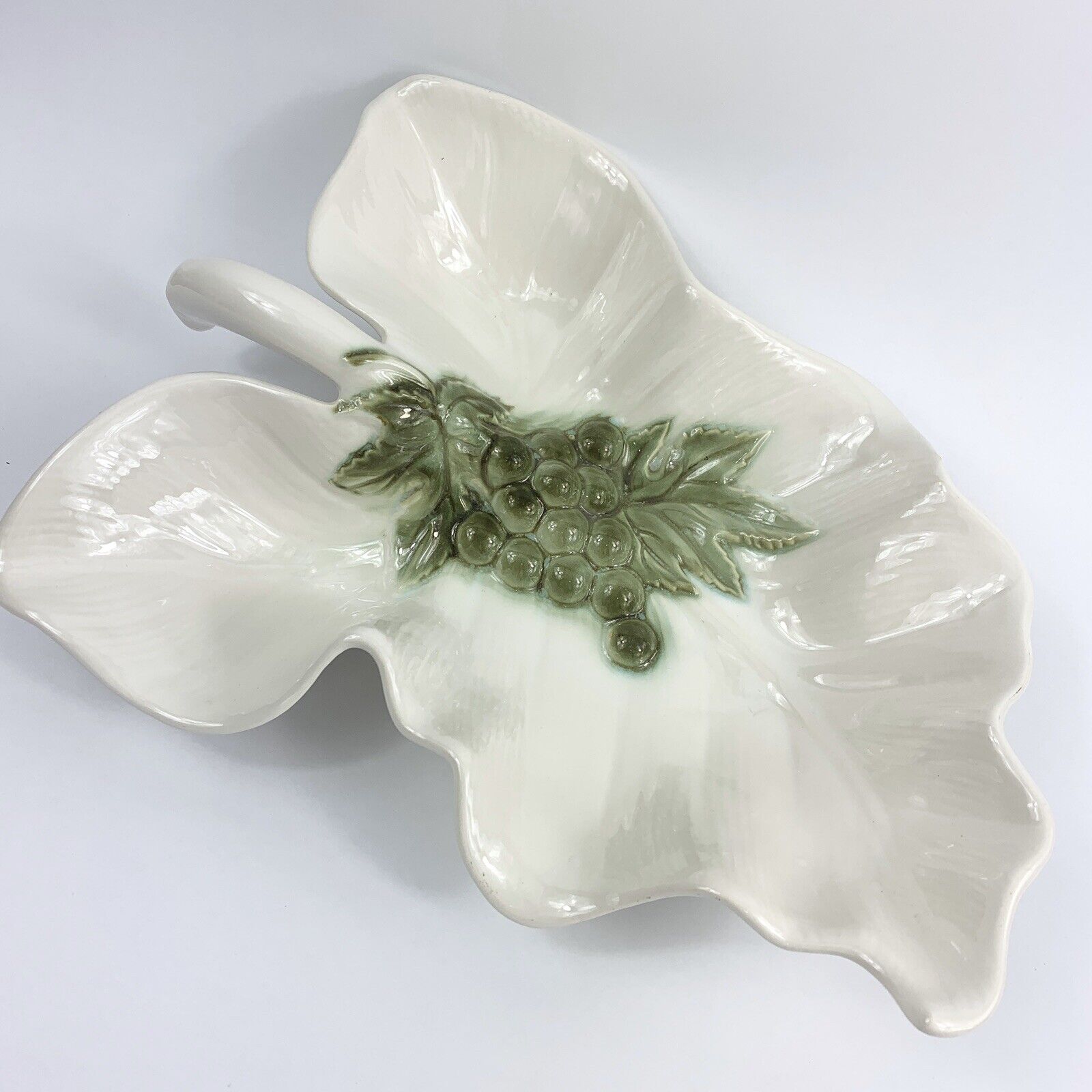 Hull Pottery Centerpiece Bowl Dish Ceramic Green Grape Leaf Vintage 19 USA 13”