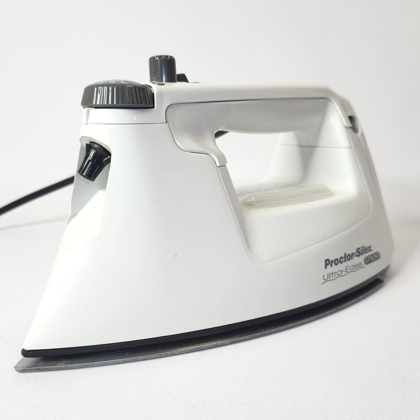 Proctor Silex Ultra Ease Iron 17109 Steam or Dry 7 Fabric Settings