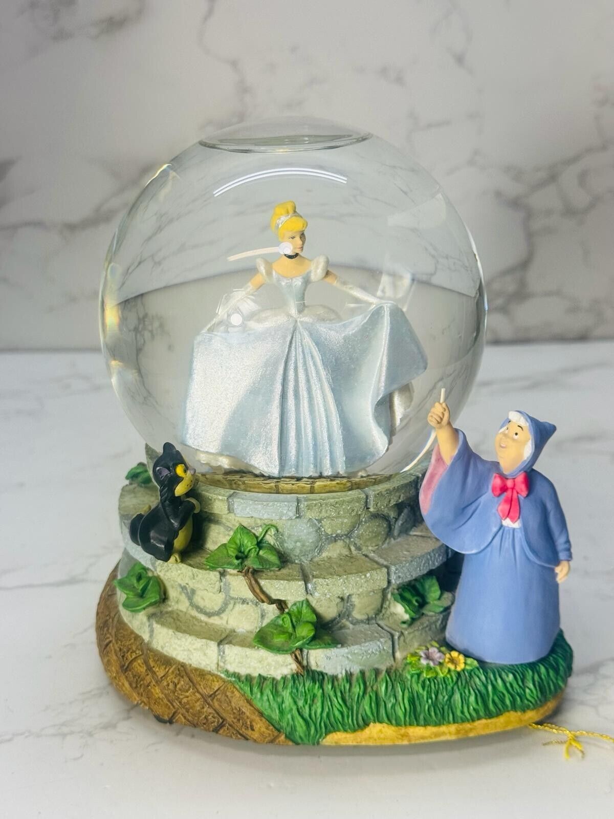 Disney Cinderella Bibbidi Bobbidi Boo Musical Snow Globe Godmother Statue