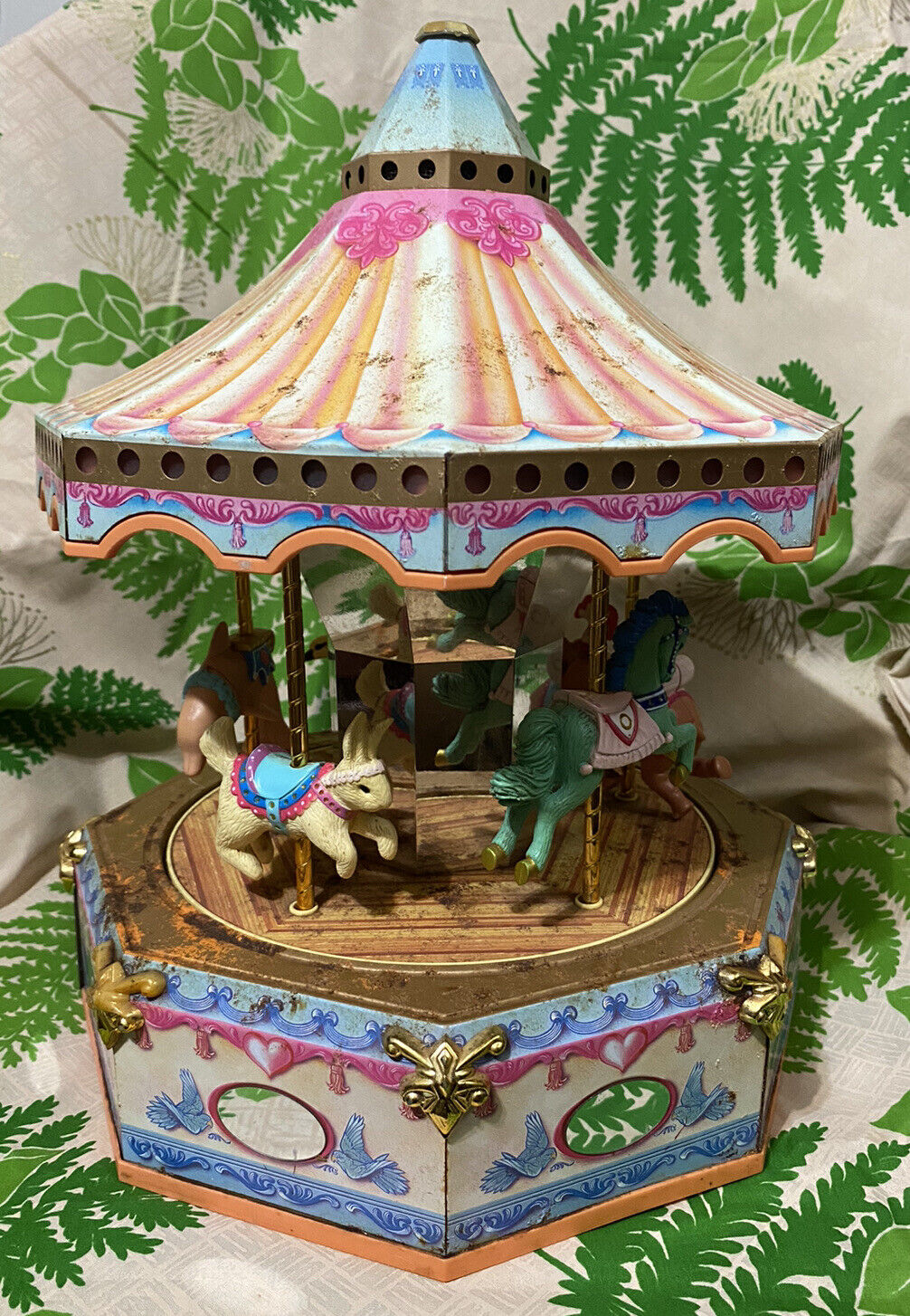 1988 Vintage Sensations Heartline Tin Music Merry-Go-Round Carousel Rust As Is