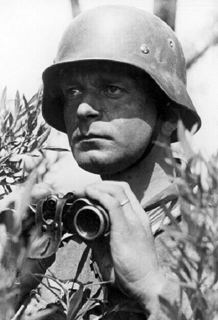 German Soldier with Dienstglas Binoculars on Eastern Front 13x19 WWII Photo 216a