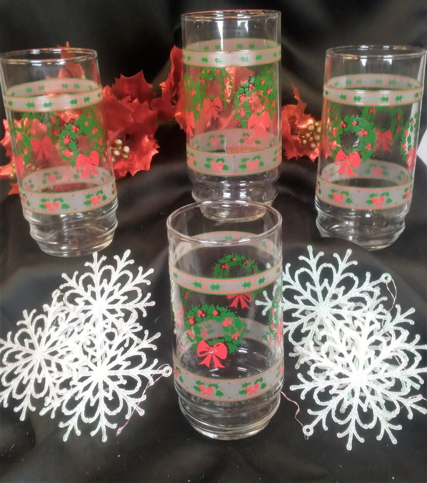 4 Indiana Glass Victorian Christmas 16 Oz Tumblers Wreaths with Holly Berry Band