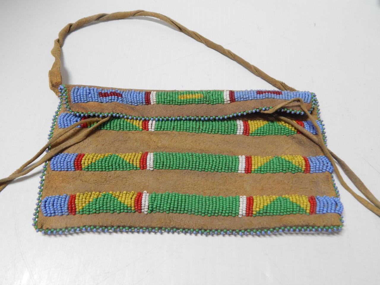 ANTIQUE PLAINS LAKOTA SIOUX INDIAN BEADED POSSIBLE BAG / POUCH NICE SIZE