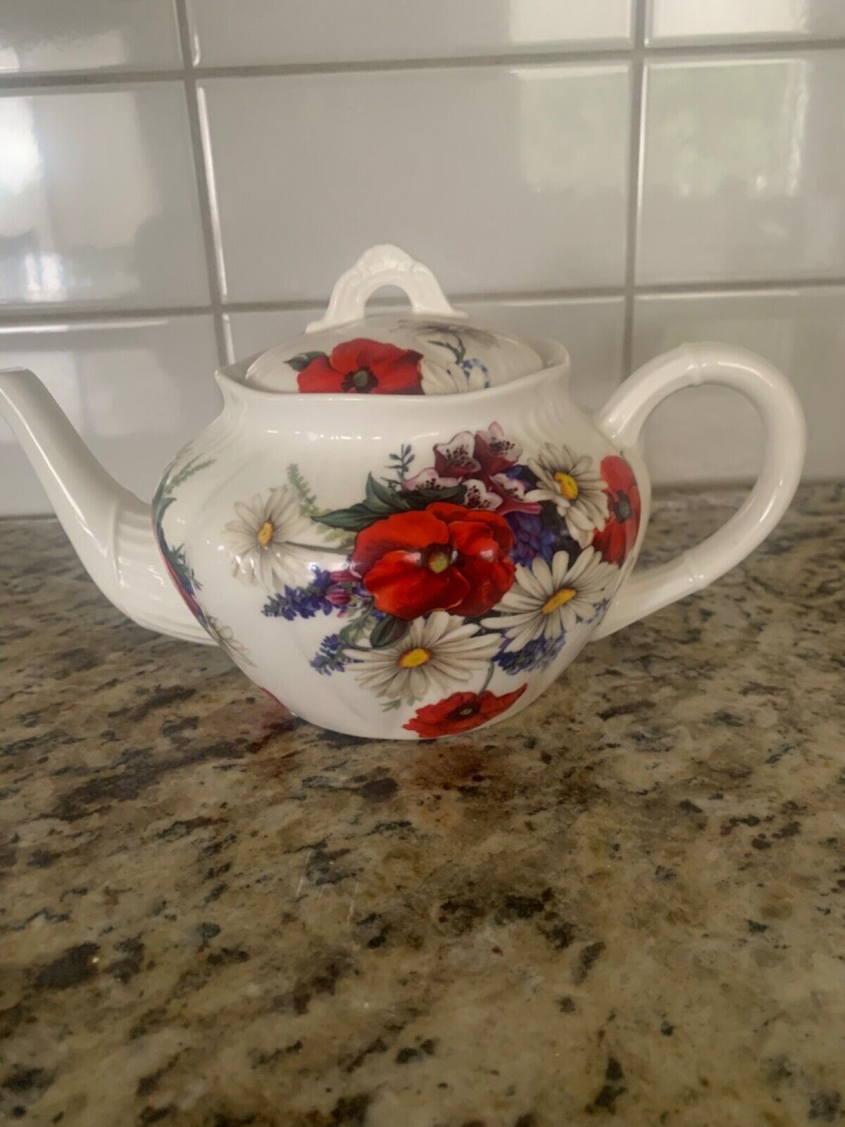 Grace’s Teaware Tea Pot Excellent Condition Multicolor / Red