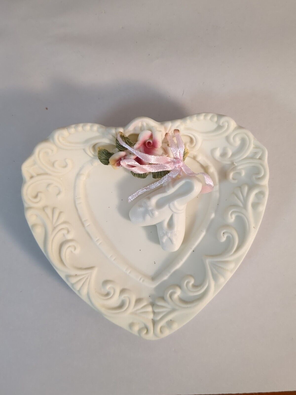 Ceramic Porcelain Heart Shape Ballerina Slippers Roses Trinket Dish 4-3/4 x 4