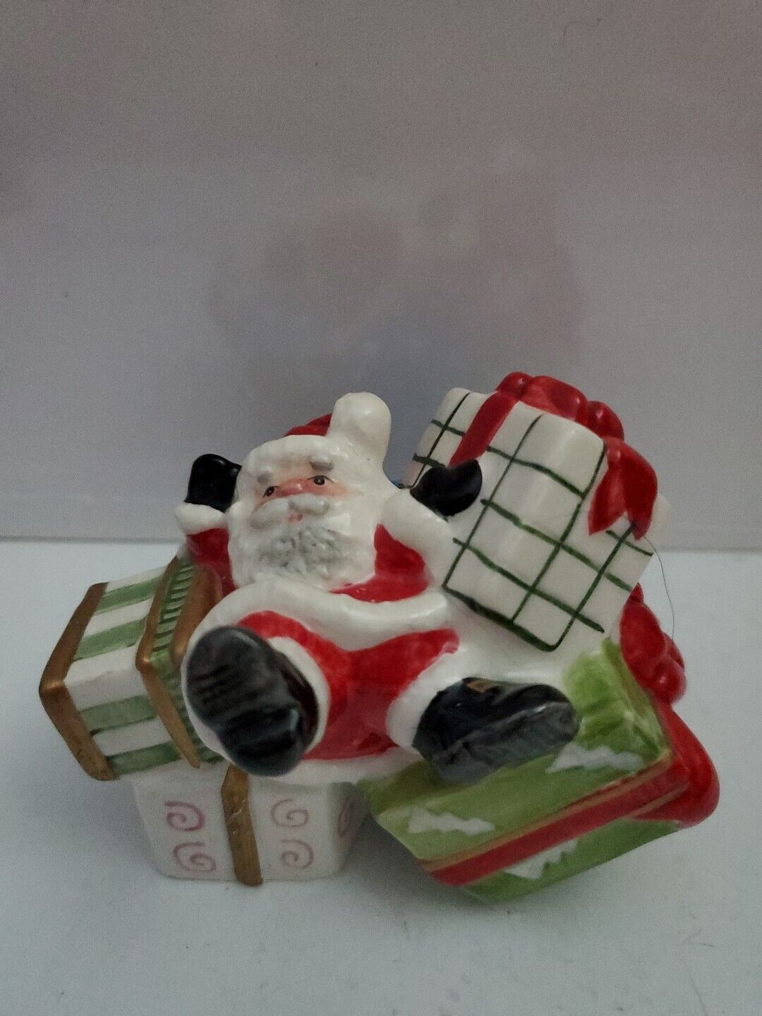 Fitz & Floyd Essentials Santa Laying On Top Of Boxes Ceramic Figurine 2\