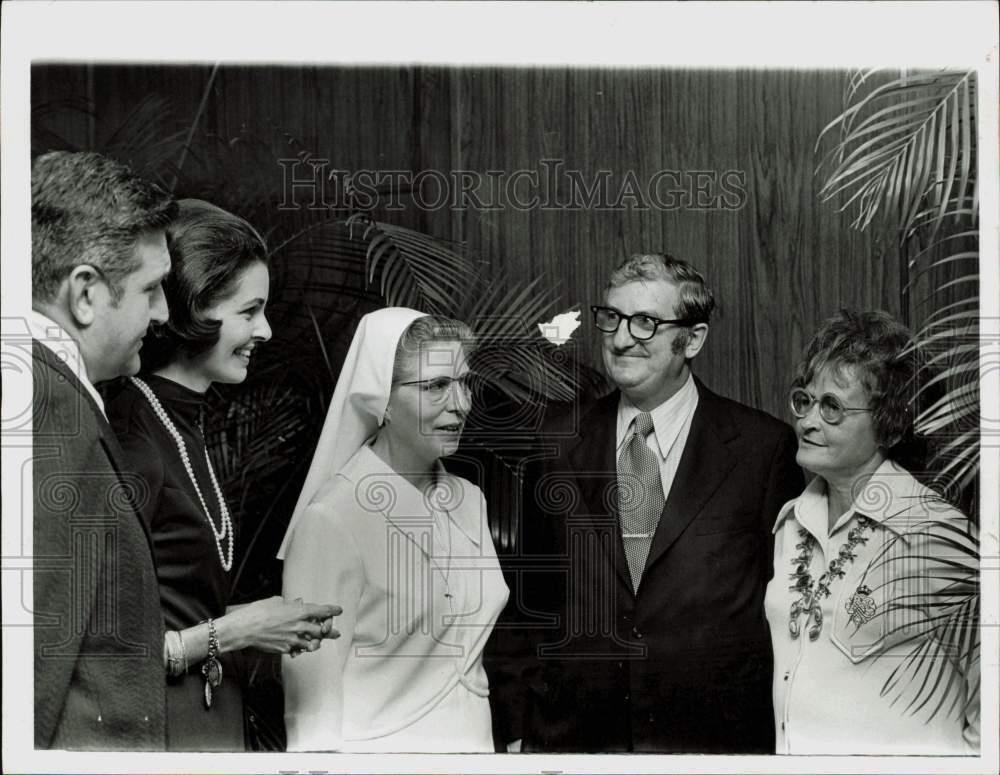 1973 Press Photo The Robbies & Carbonell\'s, co-chairman of Mercy Hospital Ball