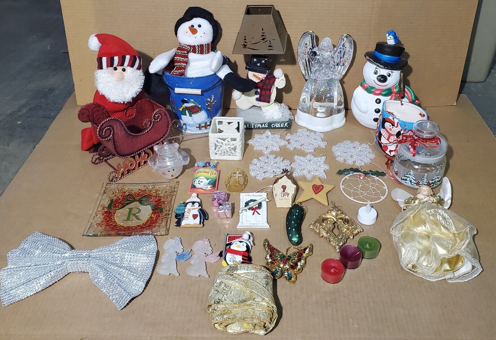40pc LOT of Christmas Items Decor Snowman Winter Holiday Ornaments Candles MORE