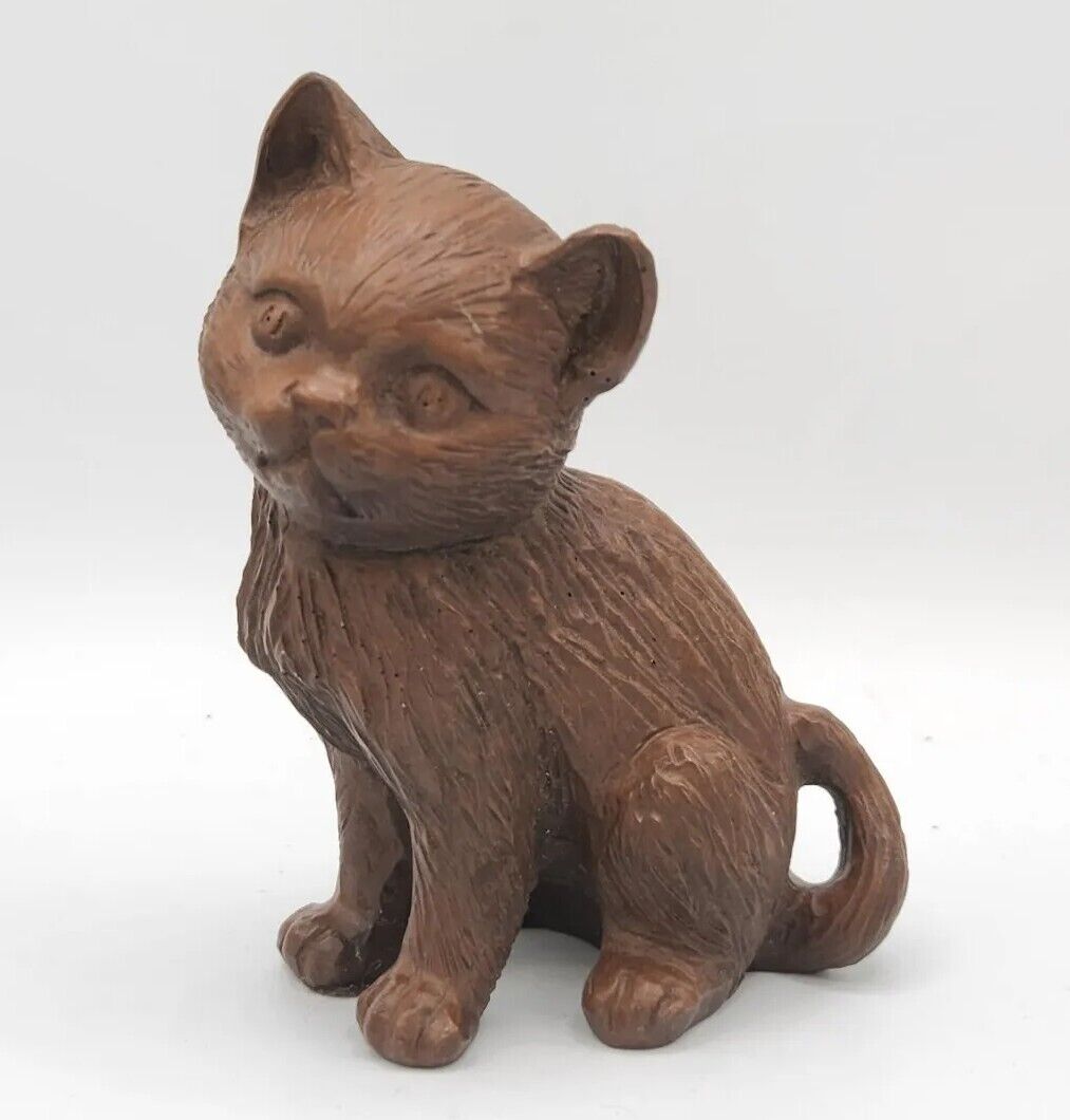 Red Mill Sitting Cat Figurine Vintage Crushed Pecan Shells Resin 4\