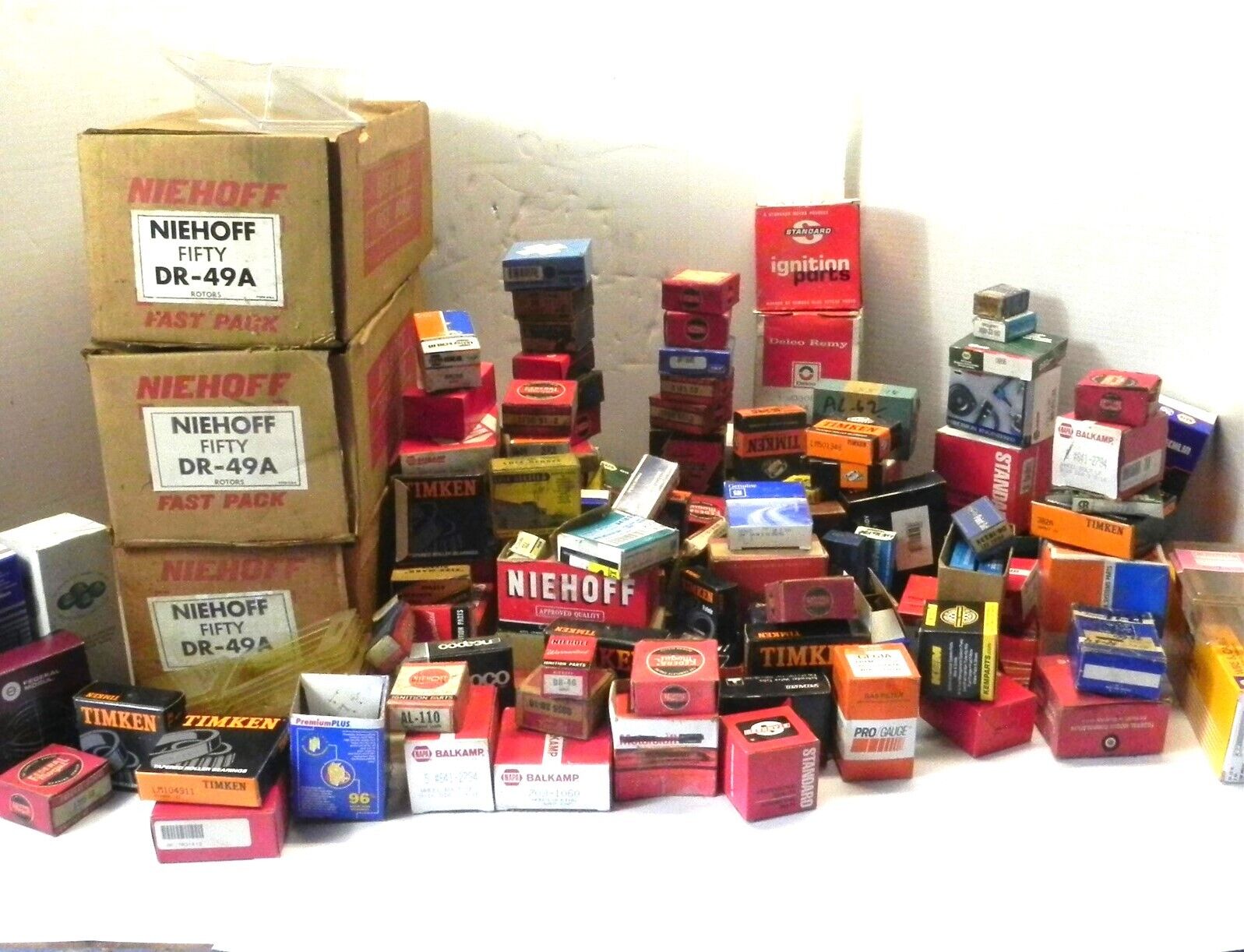 HUGE LOT DISPLAY OF DEALERHSIP GAS OIL SERVICE STATION PARTS BOXES ALL EMPTY BOX