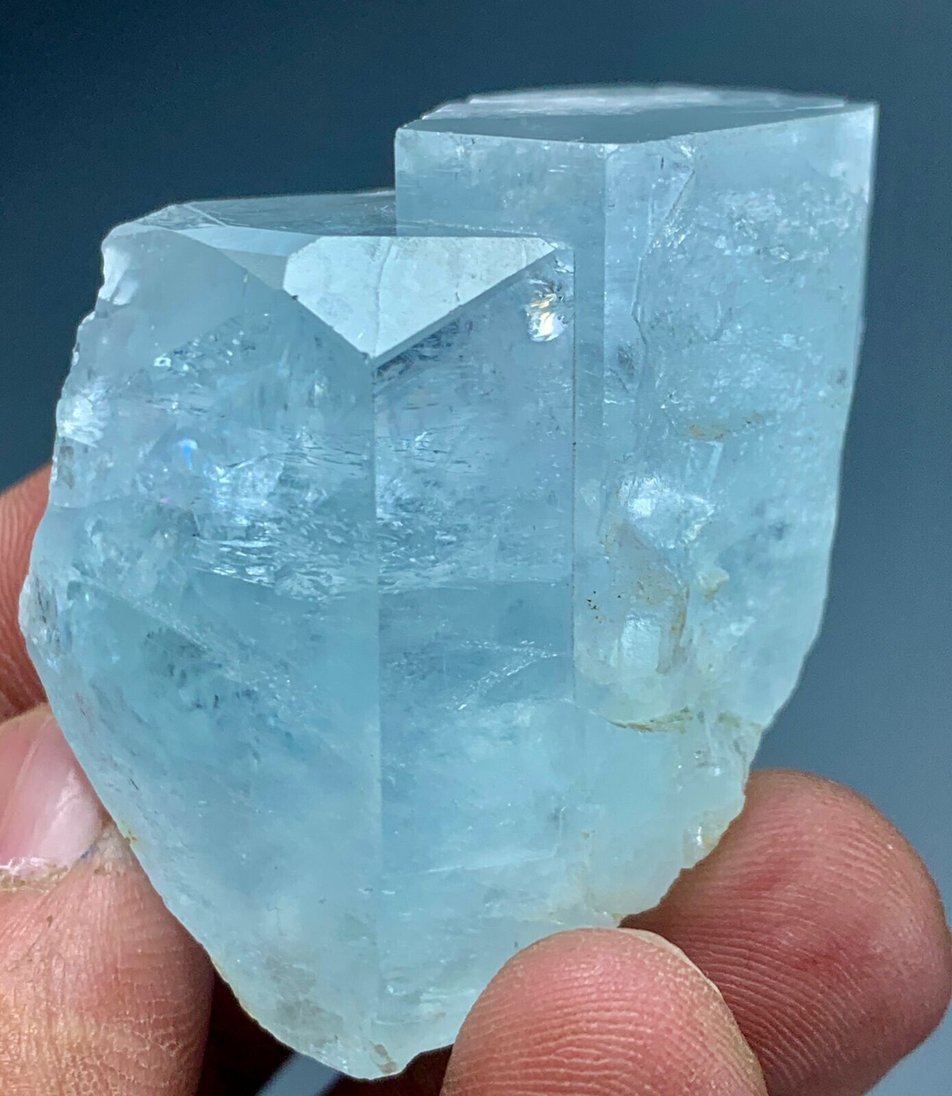 350 Carat beautiful terminated aquamarine crystal from Pakistan