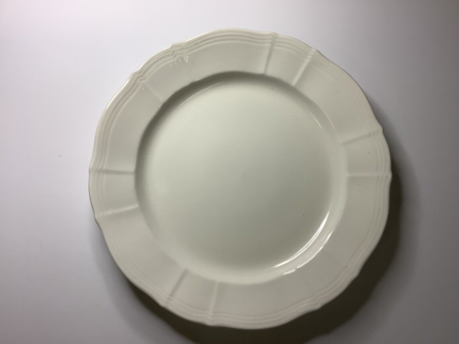 Royal Doulton Hallmark Dinner Plate 11” microwave safe
