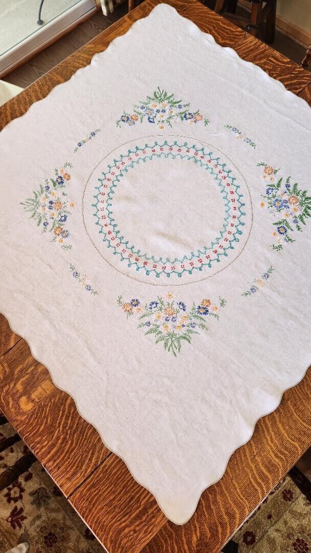 Vintage Square Table Cloth - Linen - Hand Embroidered - 38\